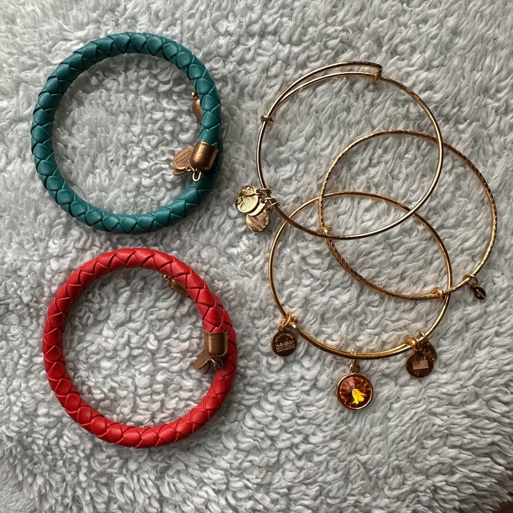 Vintage Sixty Six Ani & Alex Bracelet 2 Sets